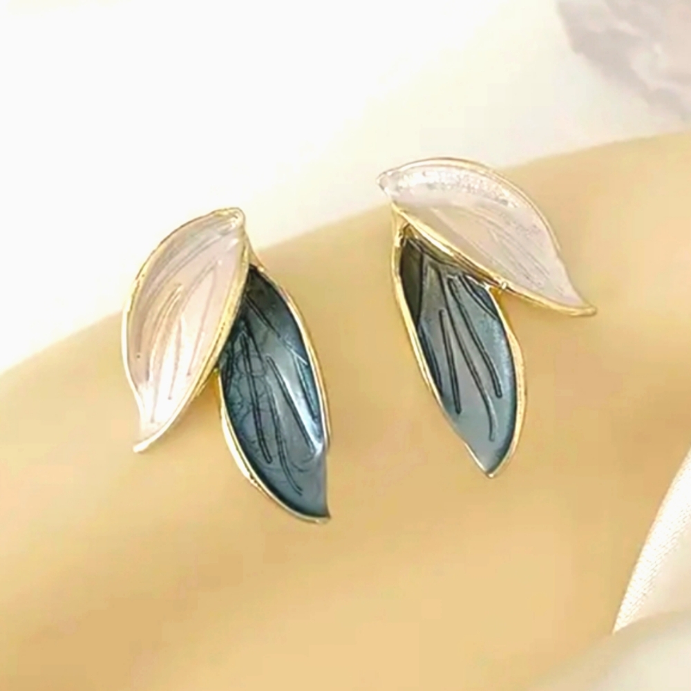 Leaf Design Stud Earring Set Enameled finish 925S Stud